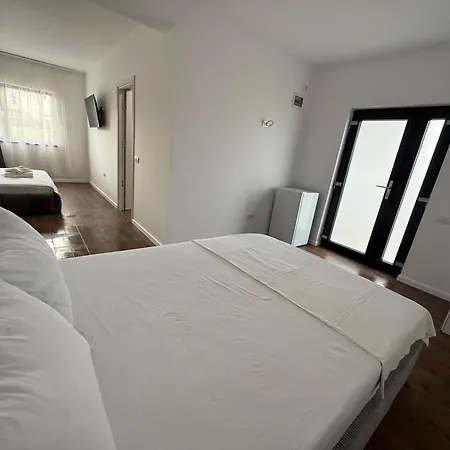Lito House *